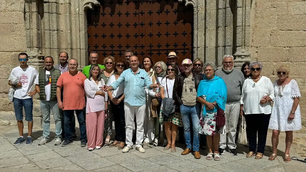 Visita bodegas grupo Me permito de Macotera