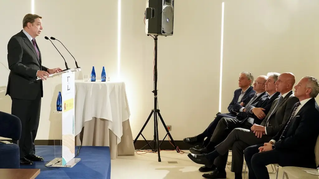 El ministro de Agricultura, Pesca y Alimentación, Luis Planas, clausura un foro sobre la Estrategia Nacional de Alimentación