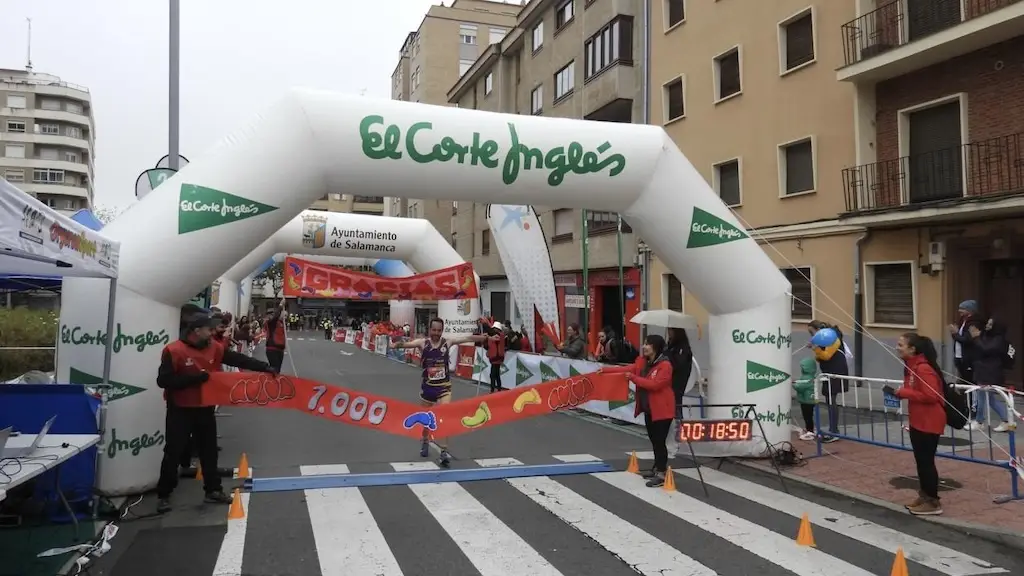 Juan Bueno gana la carrera de los 1.000 pasos de Salamanca