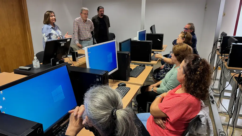 Inauguración del curso de capacitación digital para adultos en Peñaranda