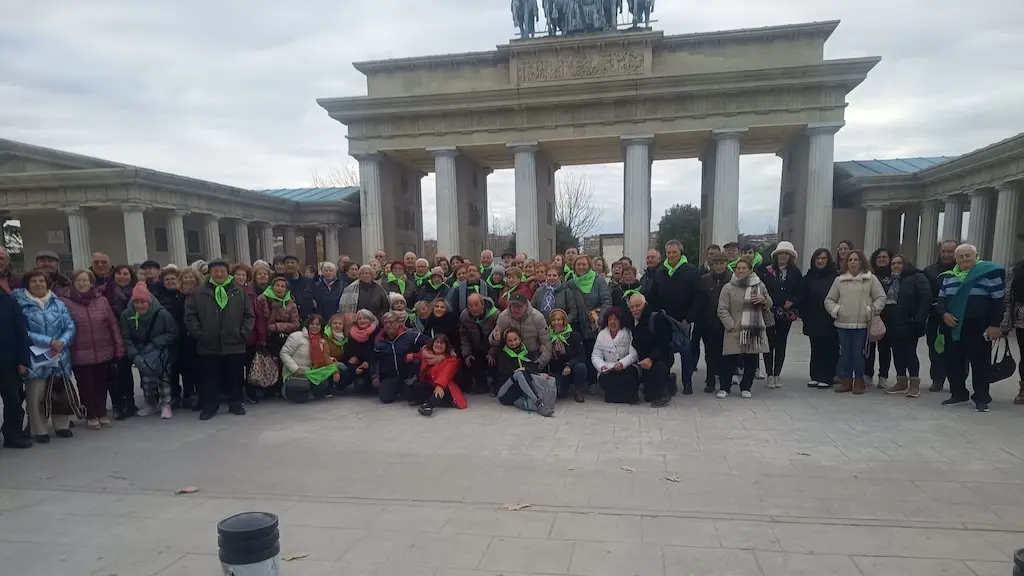 Los mayores de Peñaranda visitan el parque Mágicas Navidades