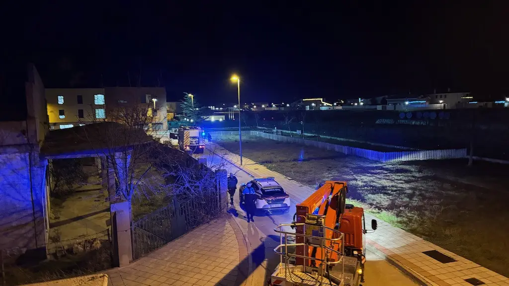 Bomberos sofocan un incendio en la fábrica de harinas de la Vigesa