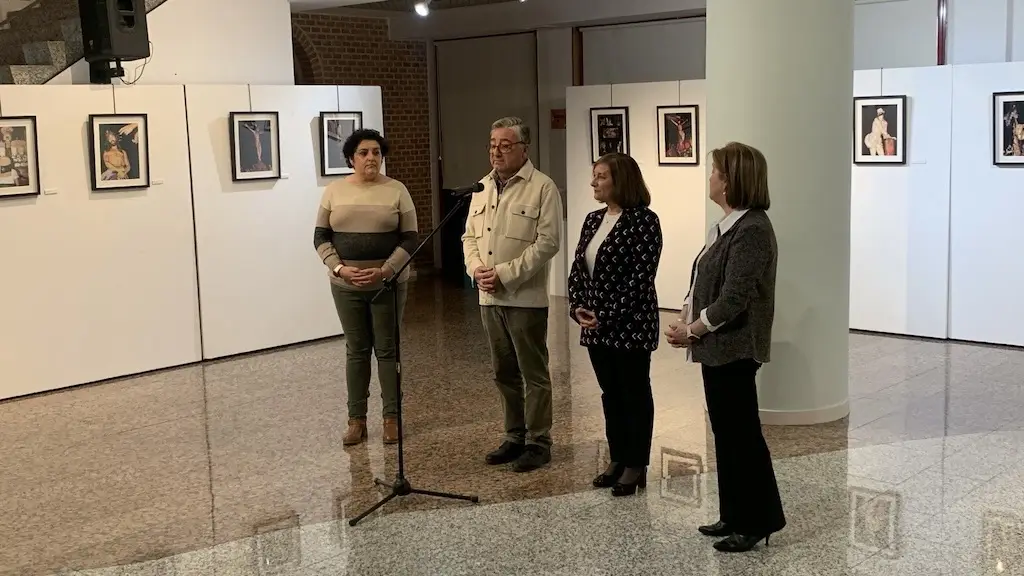 Un momento de la inauguración de exposición de fotografías de Semana Santa