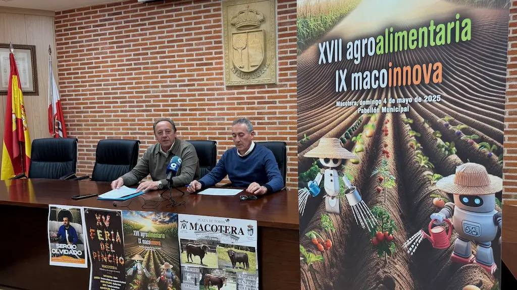 Presentación de la Feria agroalimentaria y Macoinnova en el salón de plenos de Macotera