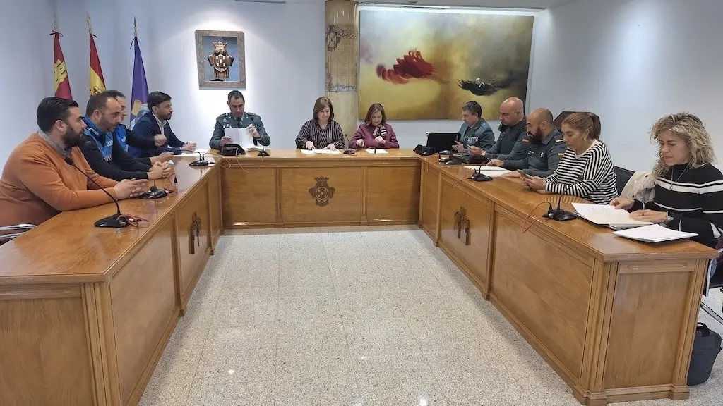 Un momento de la Junta Local de Seguridad con presencia de Guardia Civil y Policía Local