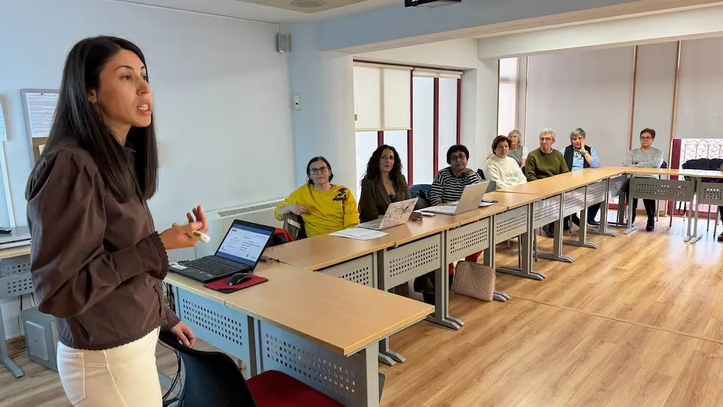 Charla sobre el parkinson y sus cuidados en Peñaranda