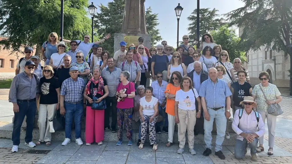 Participantes en la excursión organizada por la Asociación ermita de San Blas a Madrigal y Arévalo