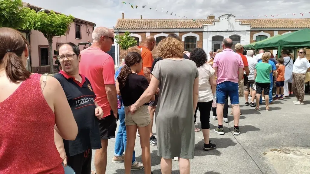 Degustación de una paella en las fiestas de El Campo