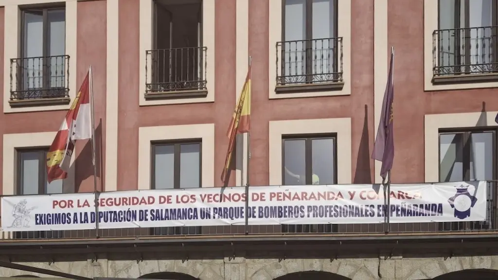 Pancarta colocada en el Ayuntamiento