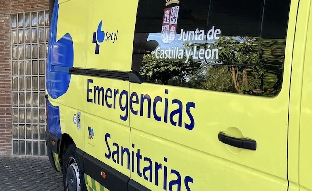 Ambulancia para atender un accidente de tráfico en Zorita