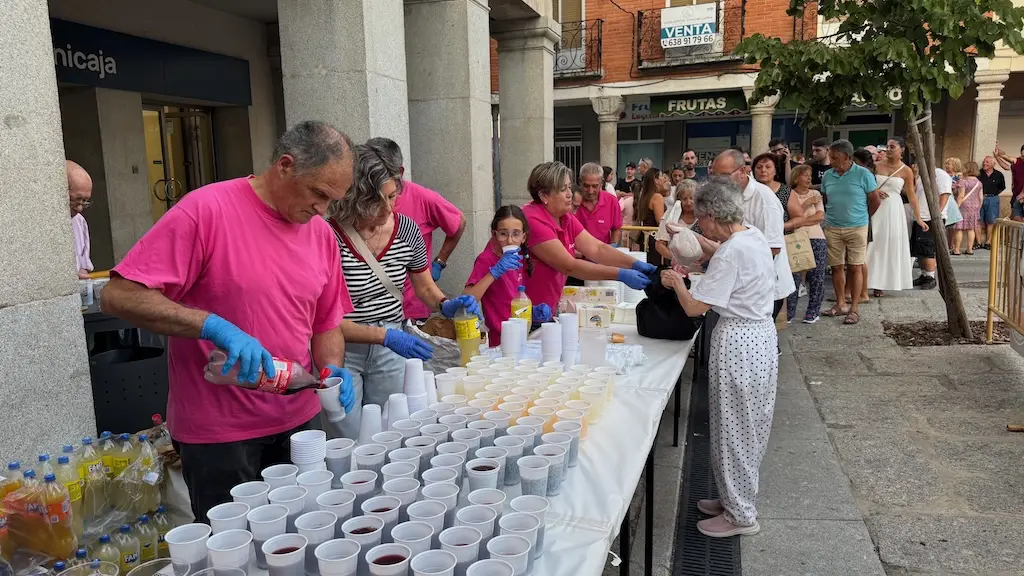 reparto de raciones de carne con patatas