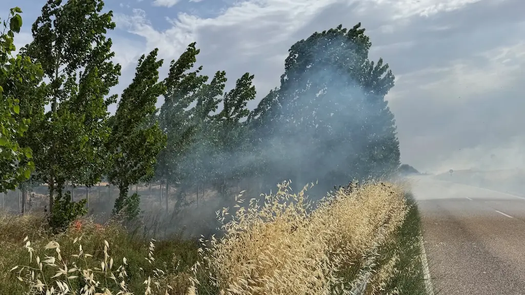 Paisaje de Malpartida con un incendio