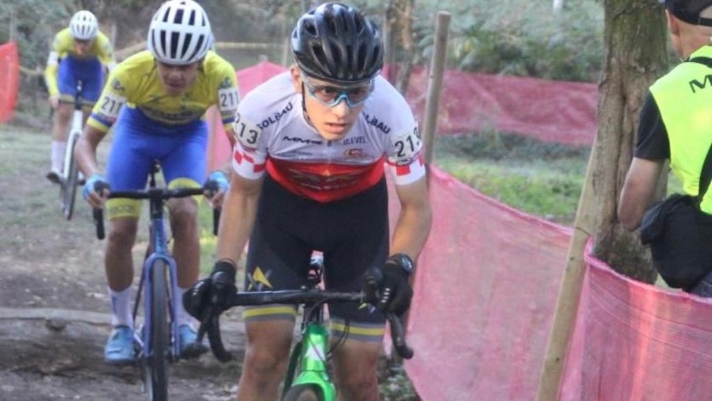 Álvaro Bueno, ciclista macoterano