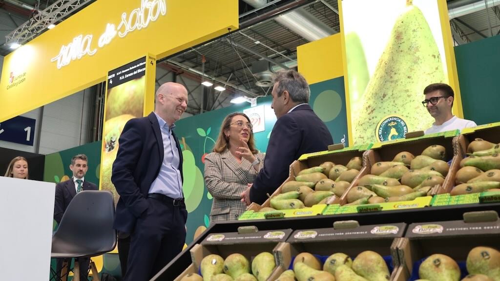 La consejera de Agricultura en a la feria hortofrutícola Fruit Atraction