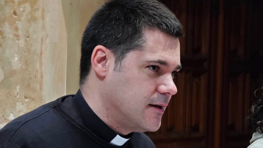 El sacerdote Antonio Carrera ofrecerá una charla formativa