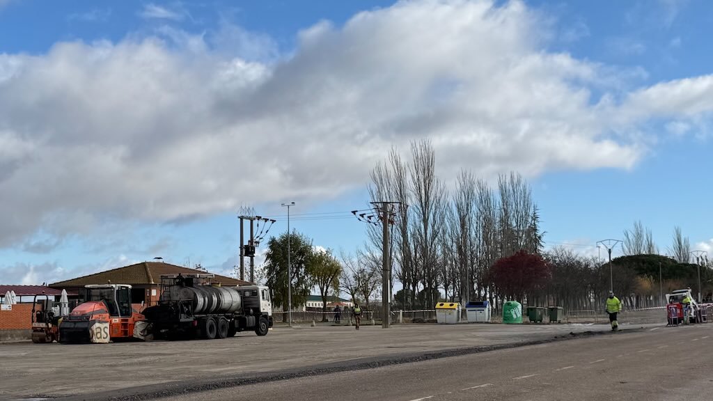 Pavimentación en la zona de aparcamiento de Peñaranda