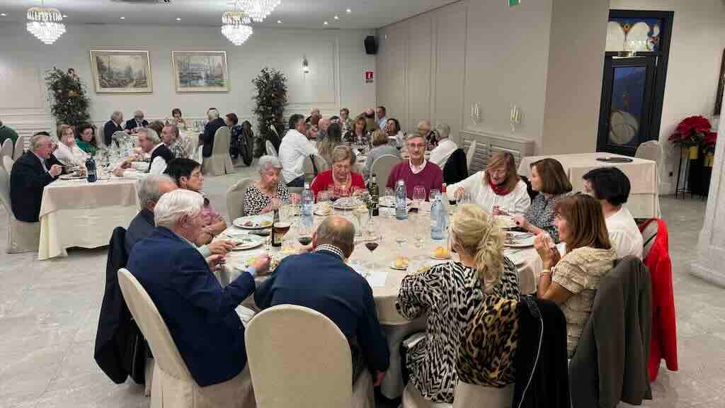 Comida de hermandad en el Restaurante Las Cabañas de los peñarandinos residentes en Salamanca.