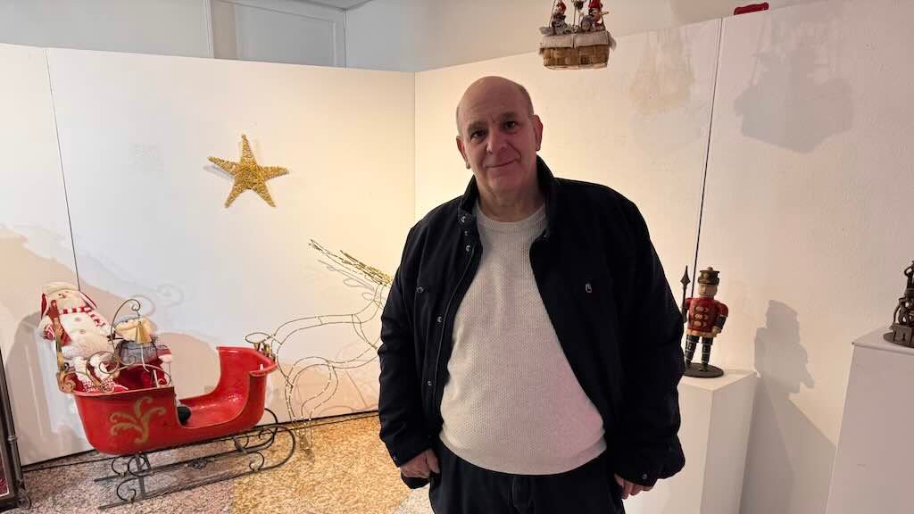 Emilio Madrid Bautista en la exposición.