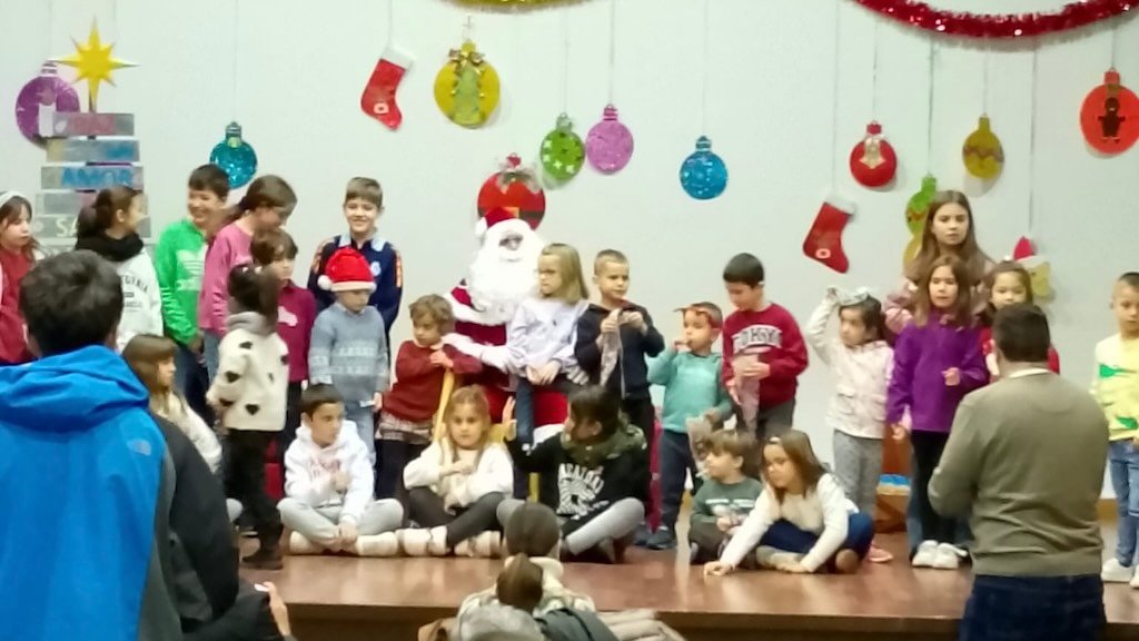 Papa Noel visita Macotera