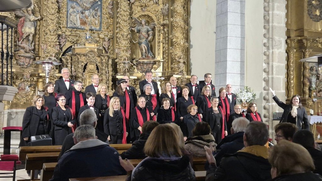 Actuación de la Coral Cal y Canto en Rágama