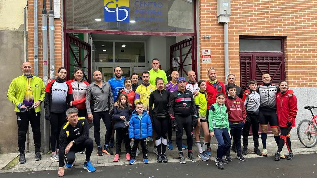 25 personas han participado en el triatlon navideño solidario