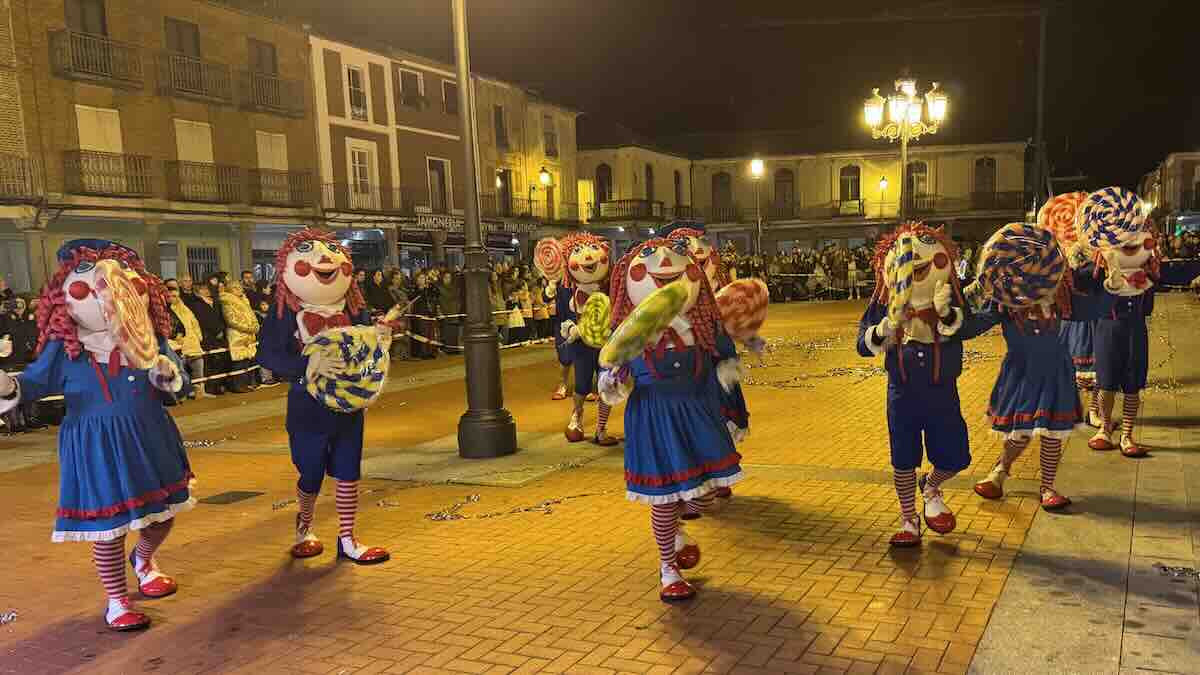 El desfile de Carnaval desata una fiesta inolvidable en las calles de Peñaranda 3 IMG 8008