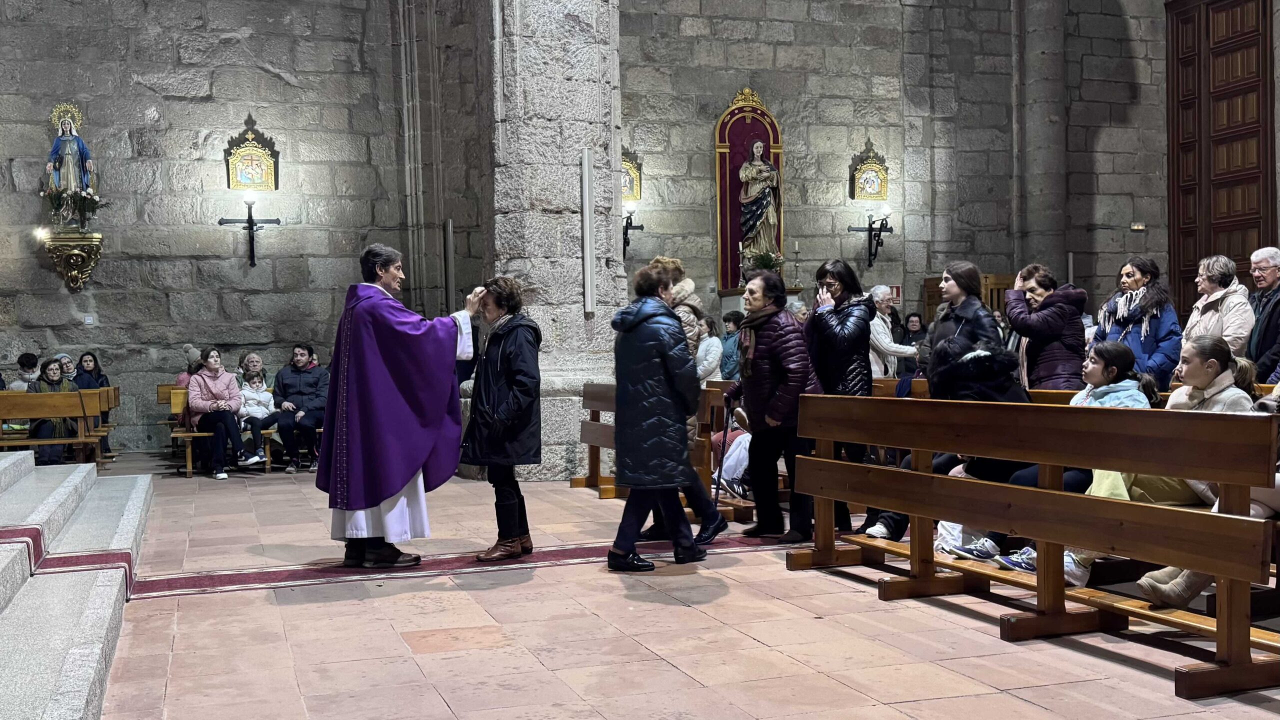 La comunidad parroquial celebra el Miércoles de Ceniza 4 IMG 8113 scaled