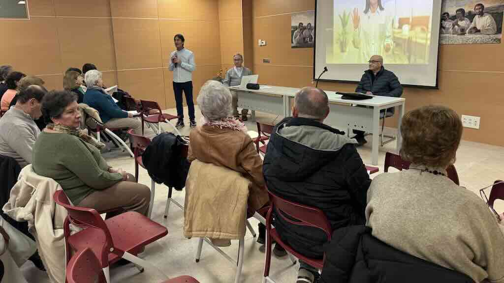 Reunión de personas en la jornada de formación arcipreste sobre el Concilio Vaticano II