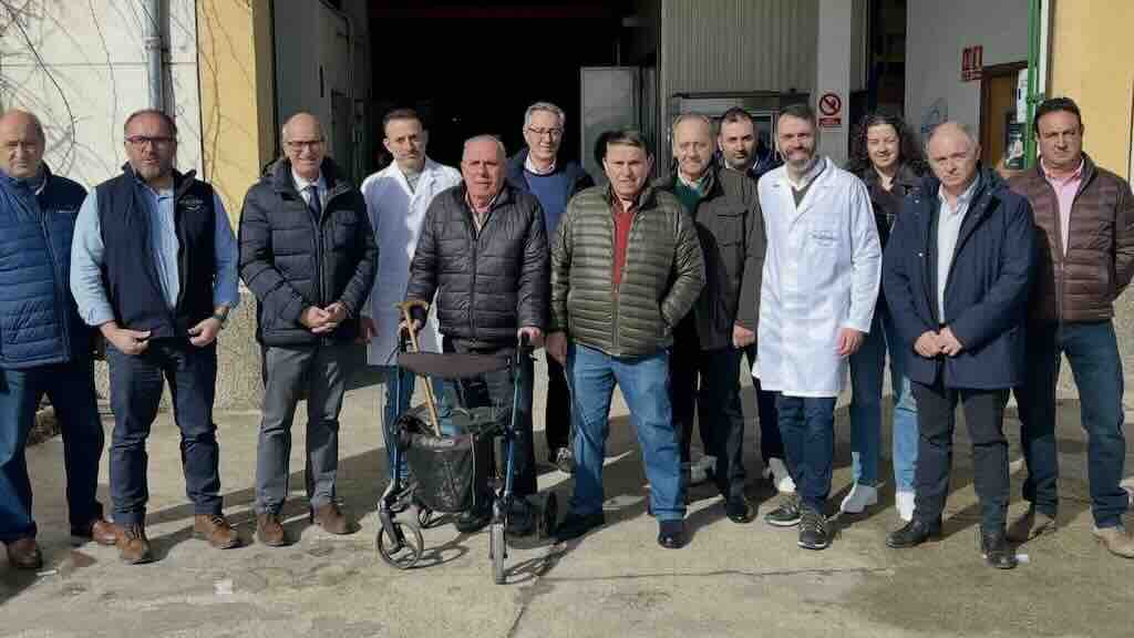 El presidente de la Diputación destaca el talento rural y el crecimiento empresarial en su visita a Macotera 2 Imagen 1