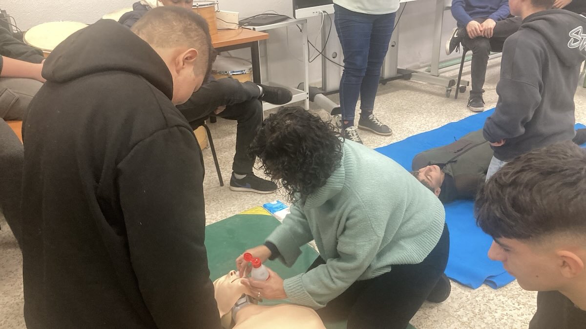 Talleres de primeros auxilios en Macotera.