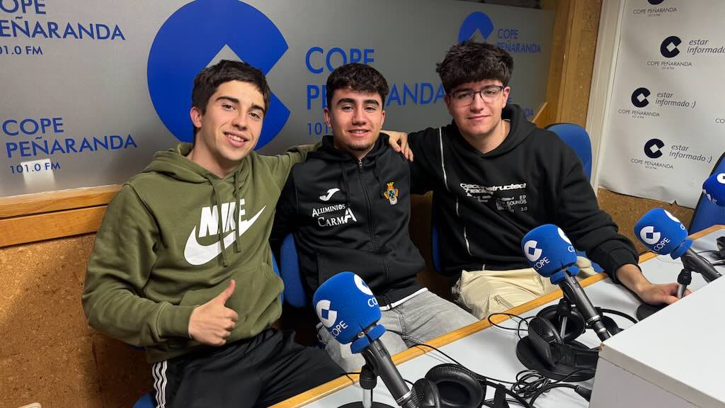 jugadores del equipo juvenil en Deportes COPE