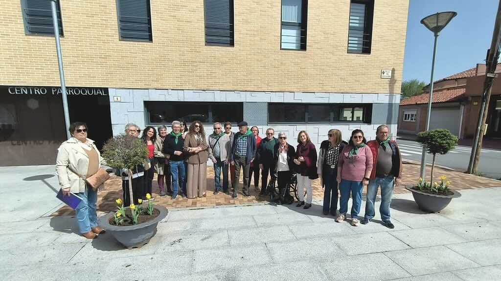 Plantación de tulipanes en el Día del Parkinson