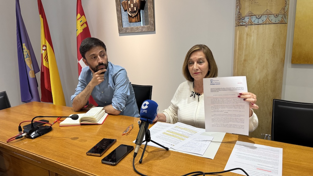 Un momento de la rueda de prensa de Carmen Ávila